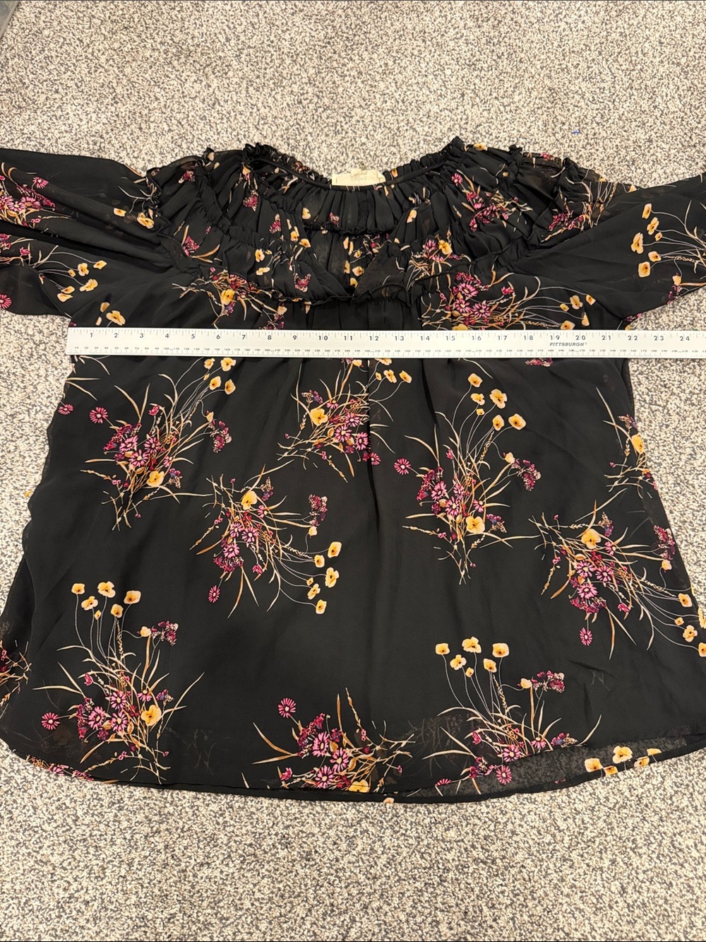 Entro Women’s Sz S Black Floral Smocked Peasant Flowy 3/4 Sleeve Relaxed Fit Top - Picture 9 of 9